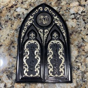 Kay Von D Saint & Sinner Pallet